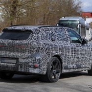 BMW iX5 M70 新型のプロトタイプ