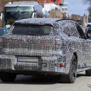 BMW iX5 M70 新型のプロトタイプ