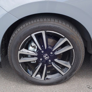 タイヤは185/55R16サイズのヨコハマ「ブルーアースGT AE51」