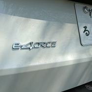 バックドアの電動AWD「e-4ORCE」エンブレムが
