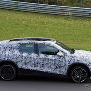 メルセデスAMG GLA 45S 次期型のプロトタイプ