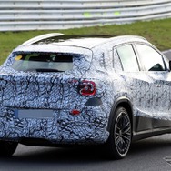 メルセデスAMG GLA 45S 次期型のプロトタイプ