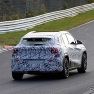 メルセデスAMG GLA 45S 次期型のプロトタイプ