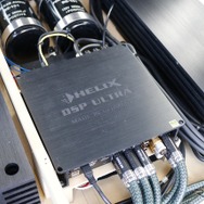DSPにはヘリックスのDSP ULTRAをセレクト、クオリティの高いシステムに似つかわしいDSPで音の質感もアップさせる。
