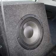 サブウーファーには力強さと遅れないスピード感ある低音サウンドを再現することができるカロッツェリアのTS-W252PRSをチョイス。
