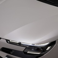 アルファロメオ『ジュニア イブリダ』の限定車「Avorio Classico（アヴォリオ クラシコ）」