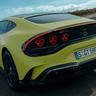 メルセデスAMG GT 4ドアクーペ新型