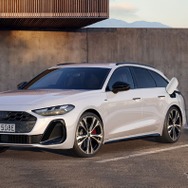 アウディ A5 アバントTFSI e-hybrid quattro S line