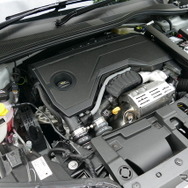 ジープ アベンジャー4xe Hybrid Upland
