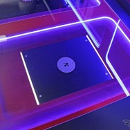 DSPにはリゾルトを採用、ブラックのフェイスパネルでフロアへのインストールでも統一感ある配色となった。