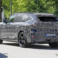BMW iX5M 市販型のプロトタイプ