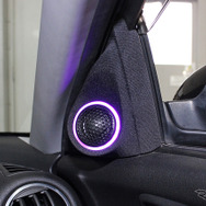 「ドアスピーカー」の「アウター化」が実行されたオーディオカーの一例（製作ショップ:ワープス＜広島県＞）。