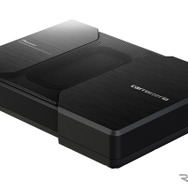 「小型・薄型のパワードサブウーファー」の一例（カロッツェリア・TS-WH500A）。