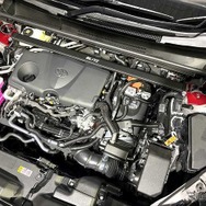 ブリッツ ストラットタワーバー　RAV4ハイブリッド フロント用装着例