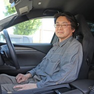 アテンザを好みの音にシステムアップした寺崎さん、ナビ取り付けはDIYによる加工レベルも高く仕上がりは美しく純正ライクだ。