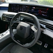 プジョー5008 GT HYBRID アルカンターラパッケージ