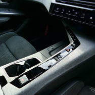 プジョー5008 GT HYBRID アルカンターラパッケージ