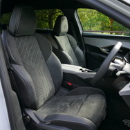 プジョー5008 GT HYBRID アルカンターラパッケージ
