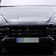 ポルシェ カイエン ターボ E-ハイブリッド 改良新型のプロトタイプ