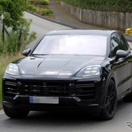 ポルシェ カイエン ターボ E-ハイブリッド 改良新型のプロトタイプ