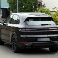 ポルシェ カイエン ターボ E-ハイブリッド 改良新型のプロトタイプ
