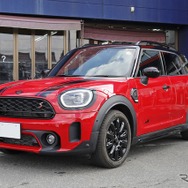 純正オーディオに不満を持ったのが入り口だったが、MINIのシステムは徐々に高度化して現在のハイエンドな仕様へと進化した。
