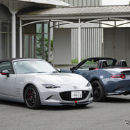 マツダスピリットレーシング ロードスター12R（左）とコアモデル（右）