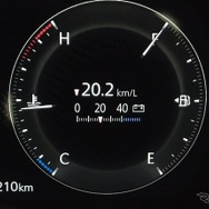 マイルドハイブリッド、非ハイブリッドとも3.3リットル直6という大排気量としては望外と言うべき好燃費を記録した