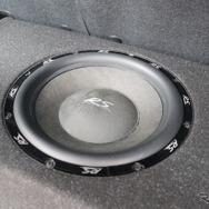 サブウーファーユニットにはRSオーディおのRS A10DVCをチョイス。厚い低音再生をサポートする。