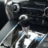 HKS「カーボンシフトノブ トヨタ AT M8」アルファード装着例