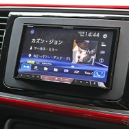ヘッドユニットにはカロッツェリアのサイバーナビXシリーズをチョイス。高音質のカーナビとして唯一の選択肢となった。