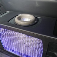ハイエースで“もっと低音を！” パワードサブウーファーでは満足できず辿り着いた12インチの迫力［car audio newcomer］by custom & car Audio PARADA　前編
