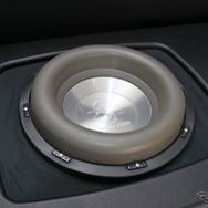 ハイエースで“もっと低音を！” パワードサブウーファーでは満足できず辿り着いた12インチの迫力［car audio newcomer］by custom & car Audio PARADA　前編