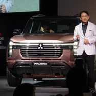 三菱自動車 岸浦恵介社長と新型パジェロ