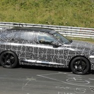 BMW iX5 M 市販型のプロトタイプ