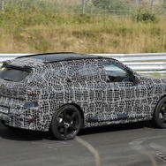 BMW iX5 M 市販型のプロトタイプ