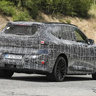 BMW iX5 M 市販型のプロトタイプ