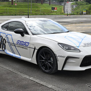 純正ホイールが装着されているをTOYOTA GR86