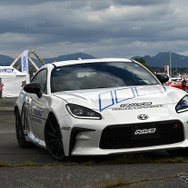 RAYS VOLK RACING CE28N-plusと純正では挙動が外から見ても違いが分かるぐらい大きく変わっていた