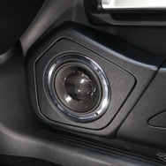 モレルの最新ハイエンドモデルとなるスプリーモ63SE。ミッドバスのインストールにこだわりサウンド＆デザイン共に見どころ満点。