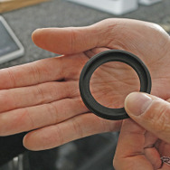 3Dプリンターを使って実際にパーツを作ってみた。こちらのツイーターリング程度であれば15分ほどで完成する。