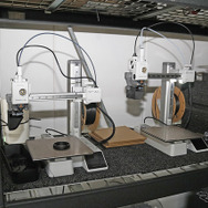 MSTには3Dプリンターが大（1台）、中（2台）、小（2台）を完備。製作するパーツに合わせて設備を選べる設定になっている。
