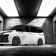 RAYS VERSUS VOUGE AZZ × TOYOTA VOXY