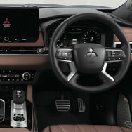 三菱 アウトランダーPHEV 現行