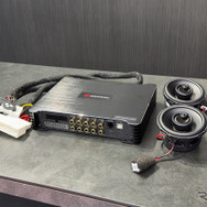 「MST」お薦めのスピーカー（ロックフォード・フォズゲート）とパワーアンプ内蔵DSP（ゴールドホルン）。