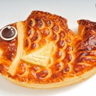 「おめで鯛パイ」　さくさくのパイ生地とこだわりフィリング　目はチョコレート？