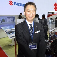 スズキ株式会社 二輪事業部二輪エンジン設計部の柴野 謙氏（東京モーターショー2015）
