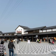 岡崎SA上り線は岡崎が宿場町であったことをイメージ