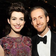 アン・ハサウェイ＆アダム・シュルマン-(C)Getty Images