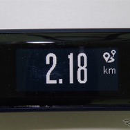 歩いた距離。本機はGPSを搭載していないので、この距離はステップ数に歩幅を掛けたものだ。歩幅は自動設定されるが、より正確な数値を入力することも可能。